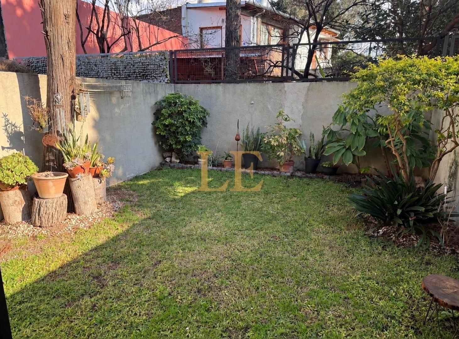 Foto de Venta de Triplex Villa Adelina con cochera y jardín., imagen 2