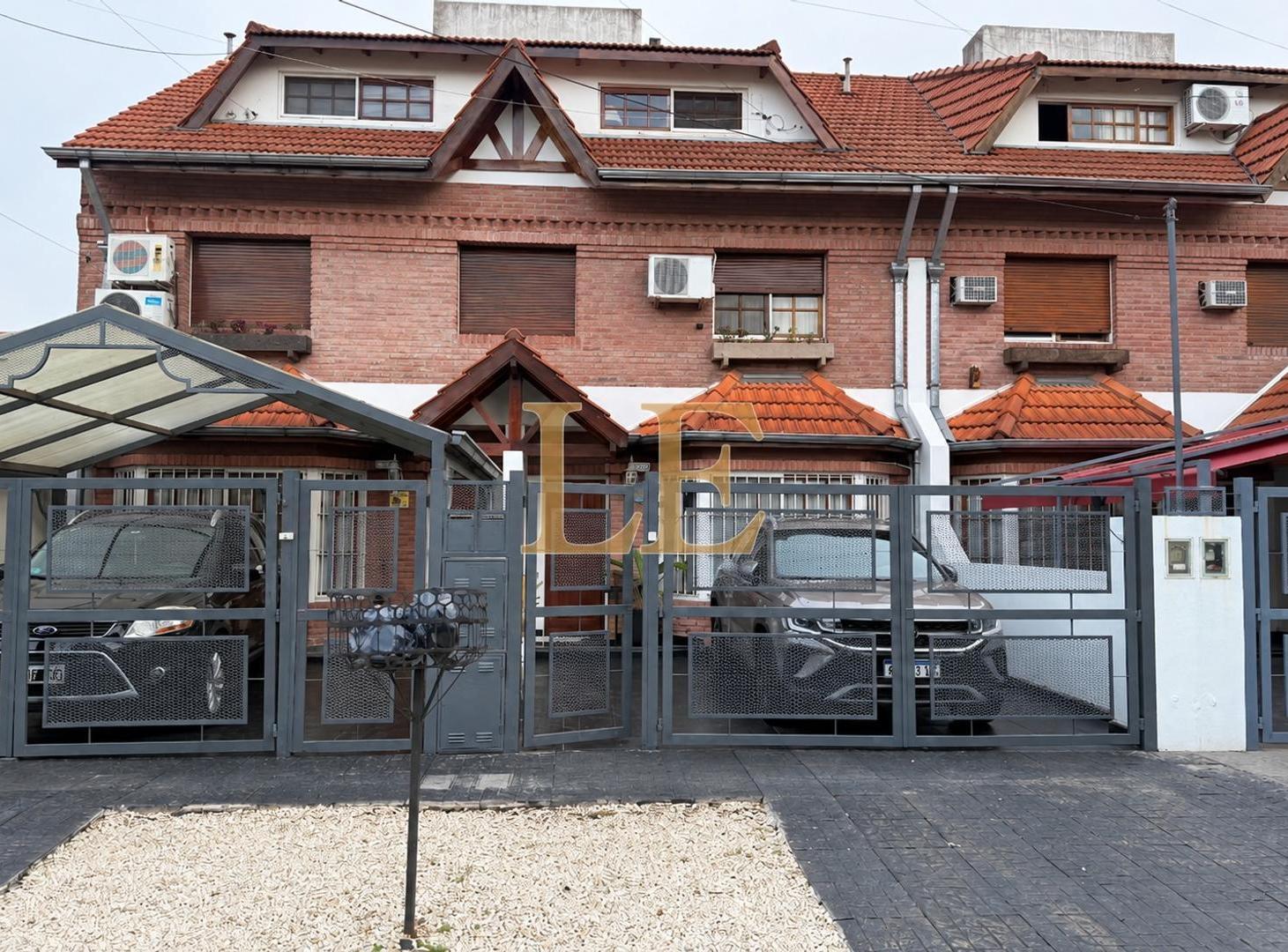 Foto de Venta de Triplex Villa Adelina con cochera y jardín., imagen 1