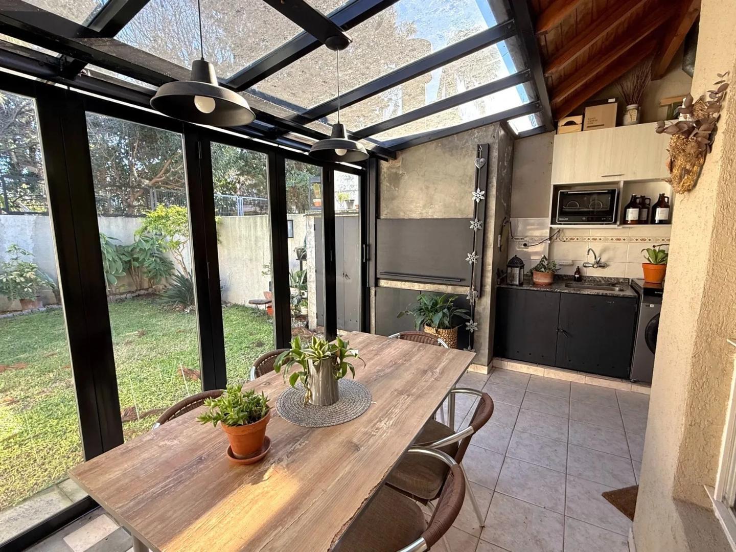 Foto de Venta de Triplex Villa Adelina con cochera y jardín., imagen 4