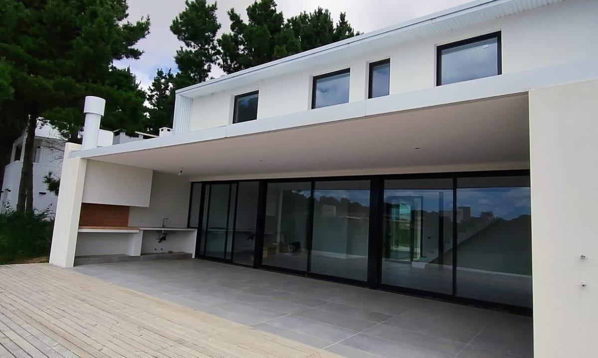 Casa en Venta a Estrenar 4 Dorm. Costa Esmeralda Lote Interno Senderos IV 5