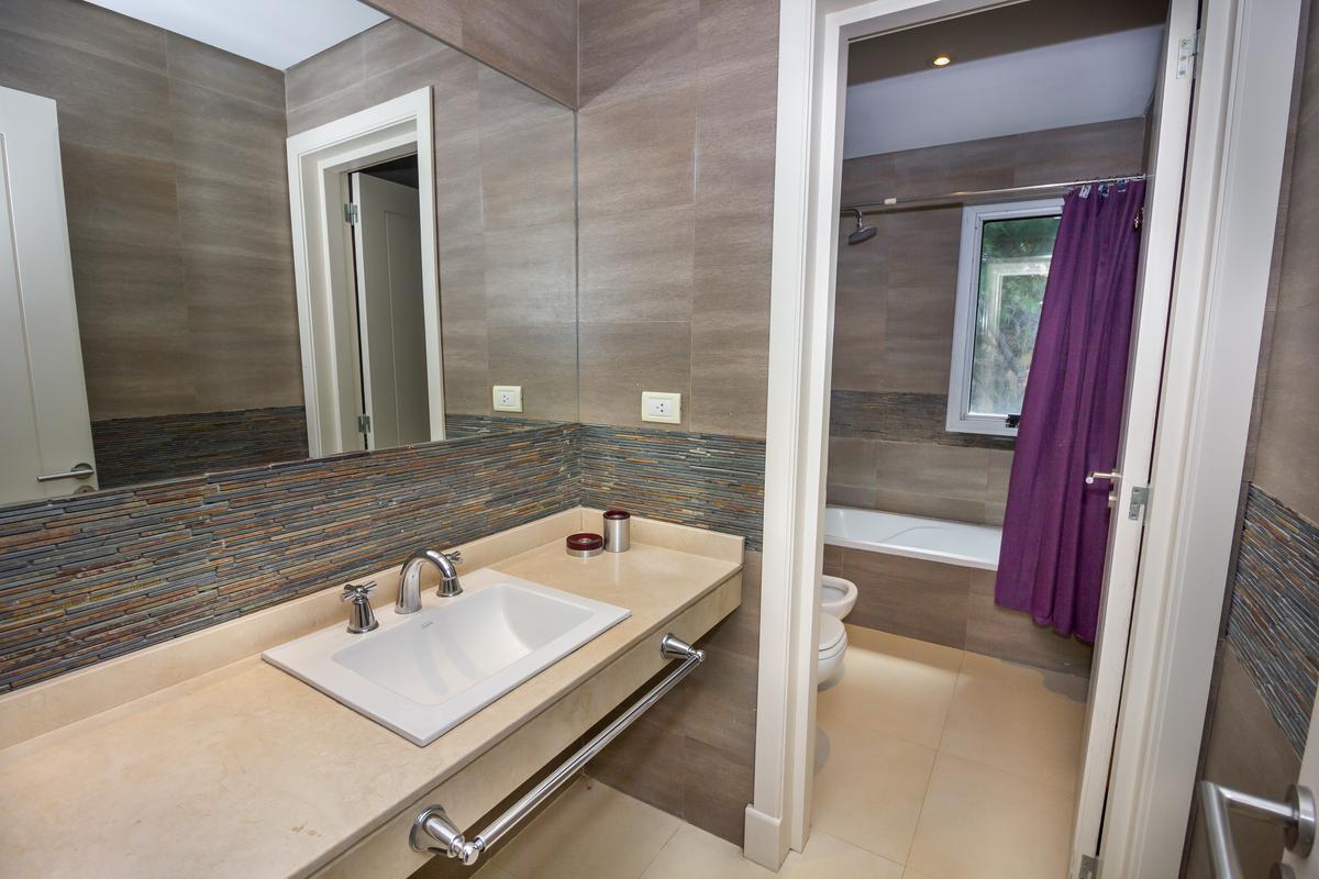 Casa en Venta Barrio Golf 1 con Vista a La Cancha de Golf Costa Esmeralda 1