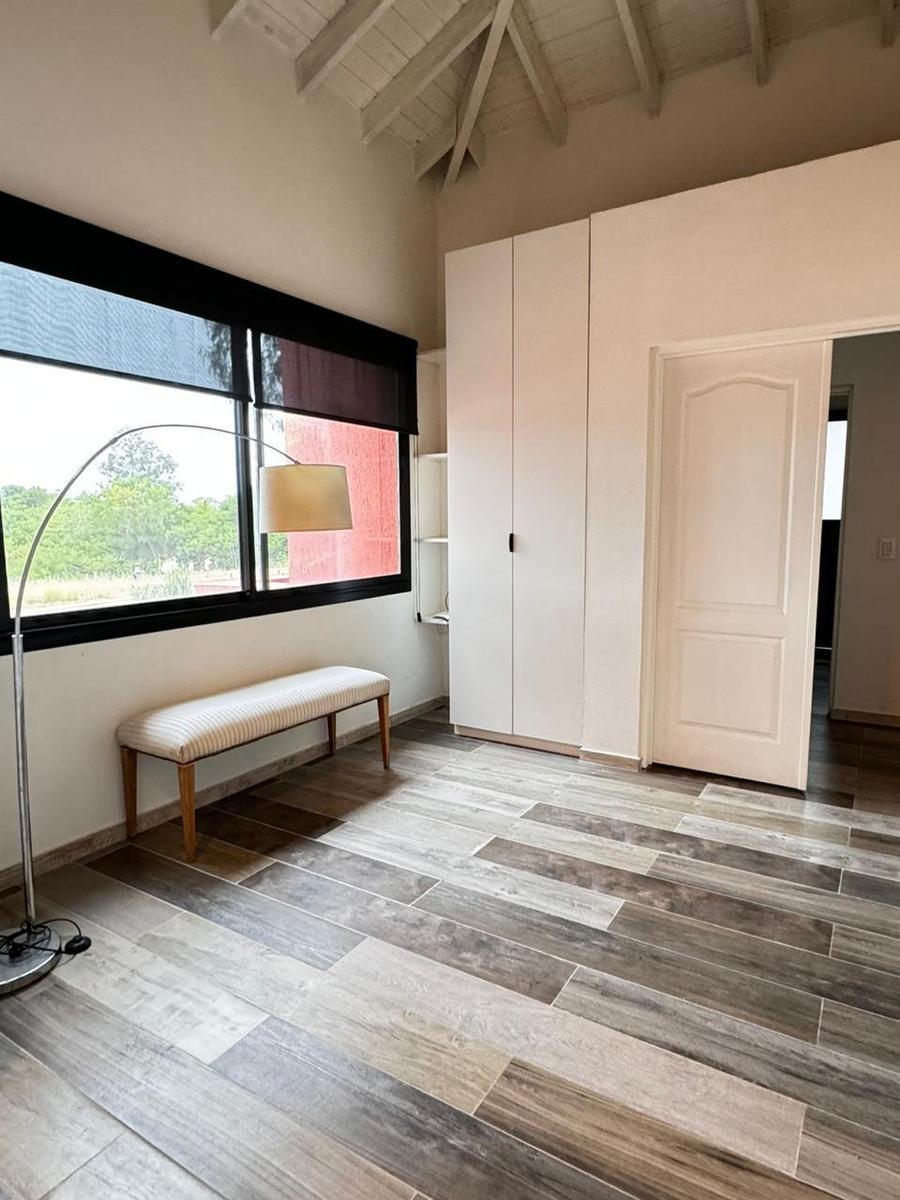 Casa en Venta 3 Dorm. con Pileta Barrio Ecuestre Costa Esmeralda 3