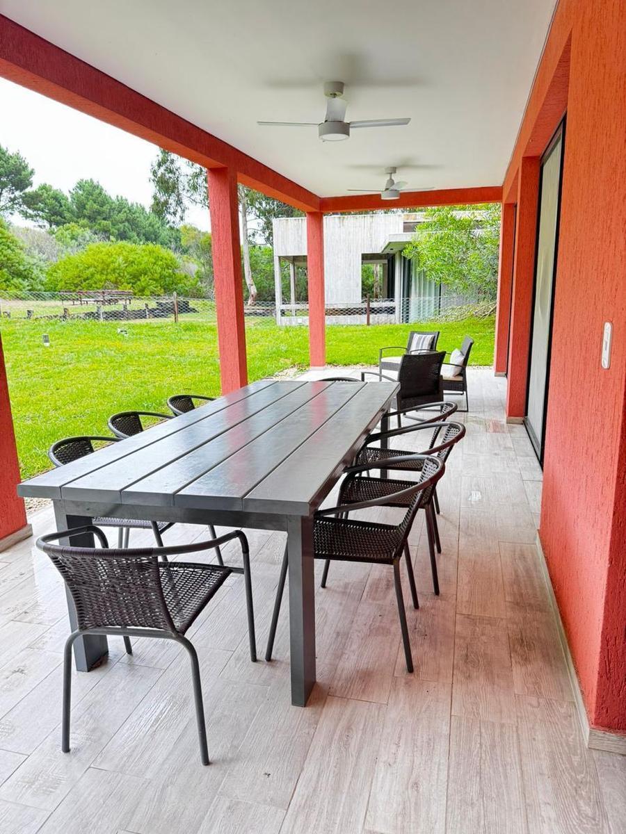 Casa en Venta 3 Dorm. con Pileta Barrio Ecuestre Costa Esmeralda 5