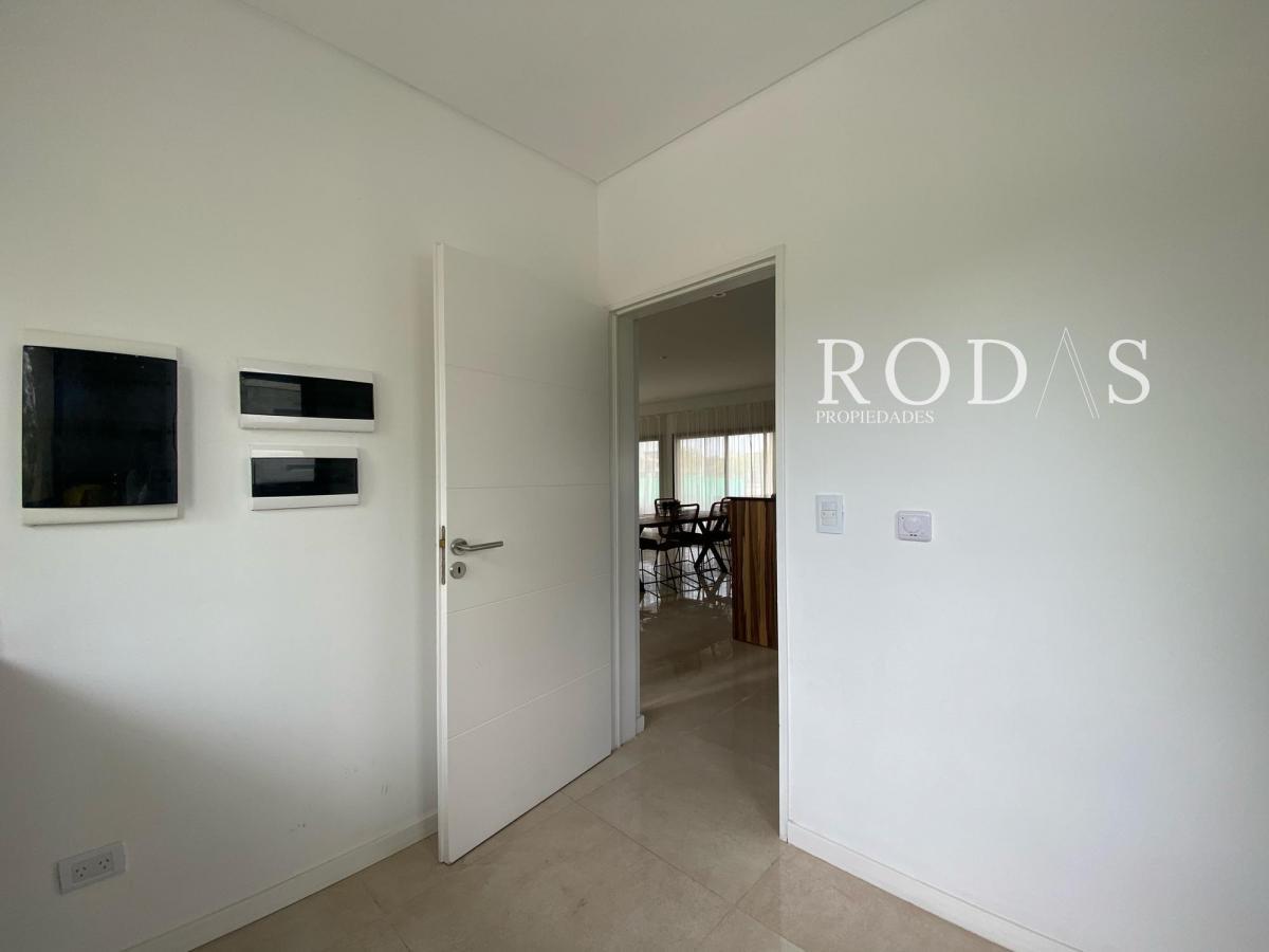 Foto de Casa en venta 3 dormitorios lote inerno con pileta Puertos Barrio, imagen 2