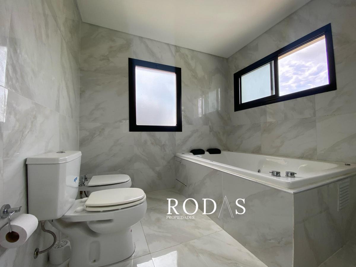 Foto de Casa en venta 3 dormitorios lote inerno con pileta Puertos Barrio, imagen 4