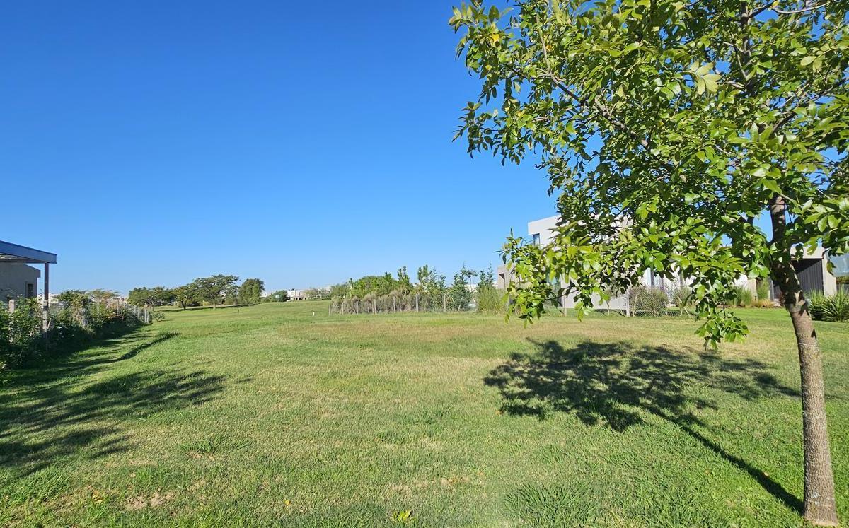 Lote en venta interno El Canton Barrio Golf al golf