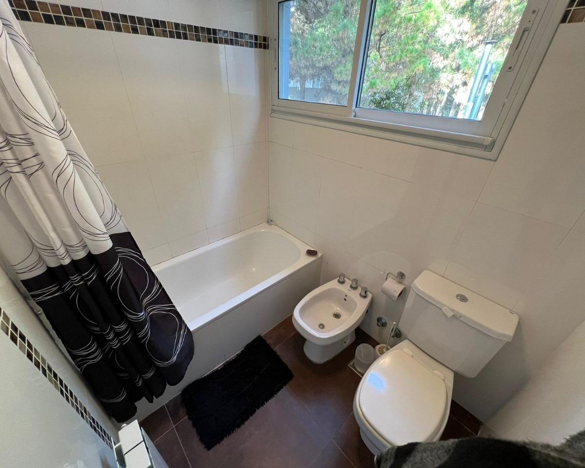 Casa en Venta 4 Dorm. Lote Interno Costa Esmeralda 5