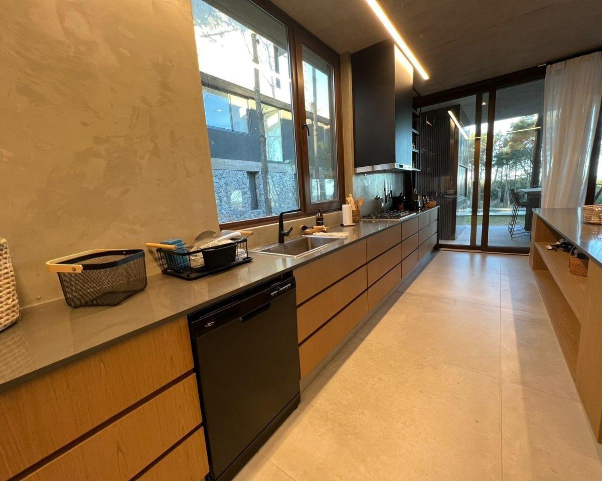 Casa en Venta 6 Dorm. Costa Esmeralda Marítimo II 1