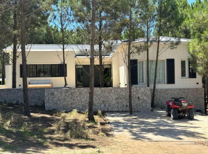 Casa en  Venta  4 dormitorios pileta galeria Costa Esmeralda Maritimo III 5