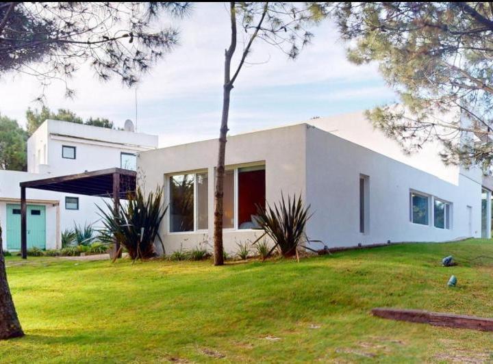 CASA VENTA /ALQUILER Diciembre 2025 Febrero 2026  4 Dormitorios pileta COSTA ESMERALDA RESIDENCIAL I 2
