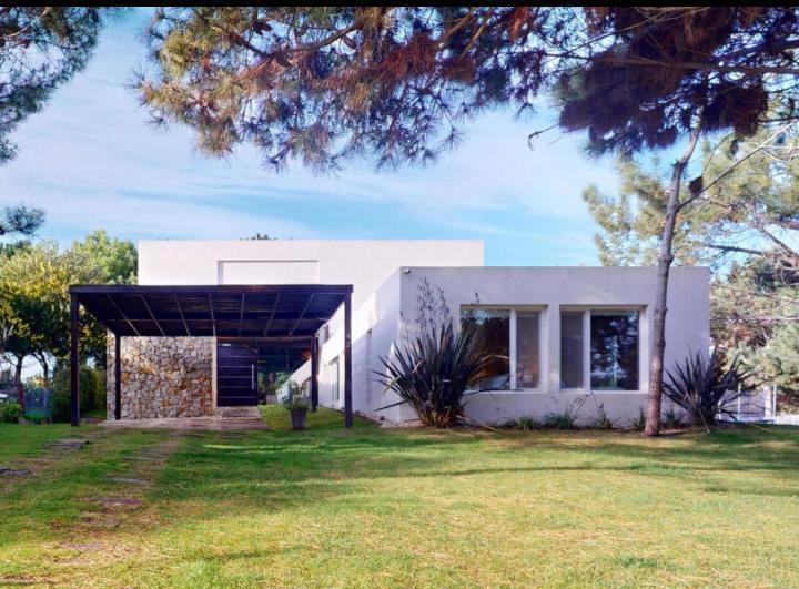 CASA VENTA /ALQUILER Diciembre 2025 Febrero 2026  4 Dormitorios pileta COSTA ESMERALDA RESIDENCIAL I 1