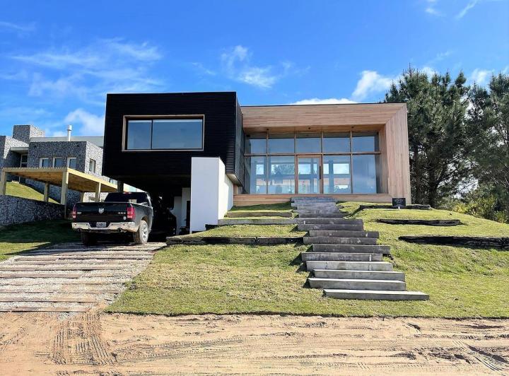 Casa en venta y Alquiler Temporada Enero/Febrero 2026 4 dormitorios Pileta DEPORTIVA COSTA ESMERALDA 1