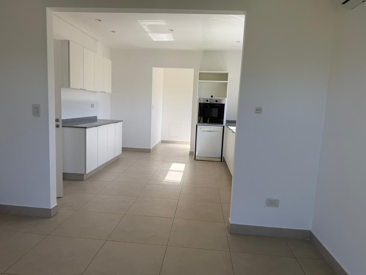 Foto de Casa en venta / alquiler una planta 3 dormitorios Jardín lote interno Puertos Vistas / Escobar, imagen 3