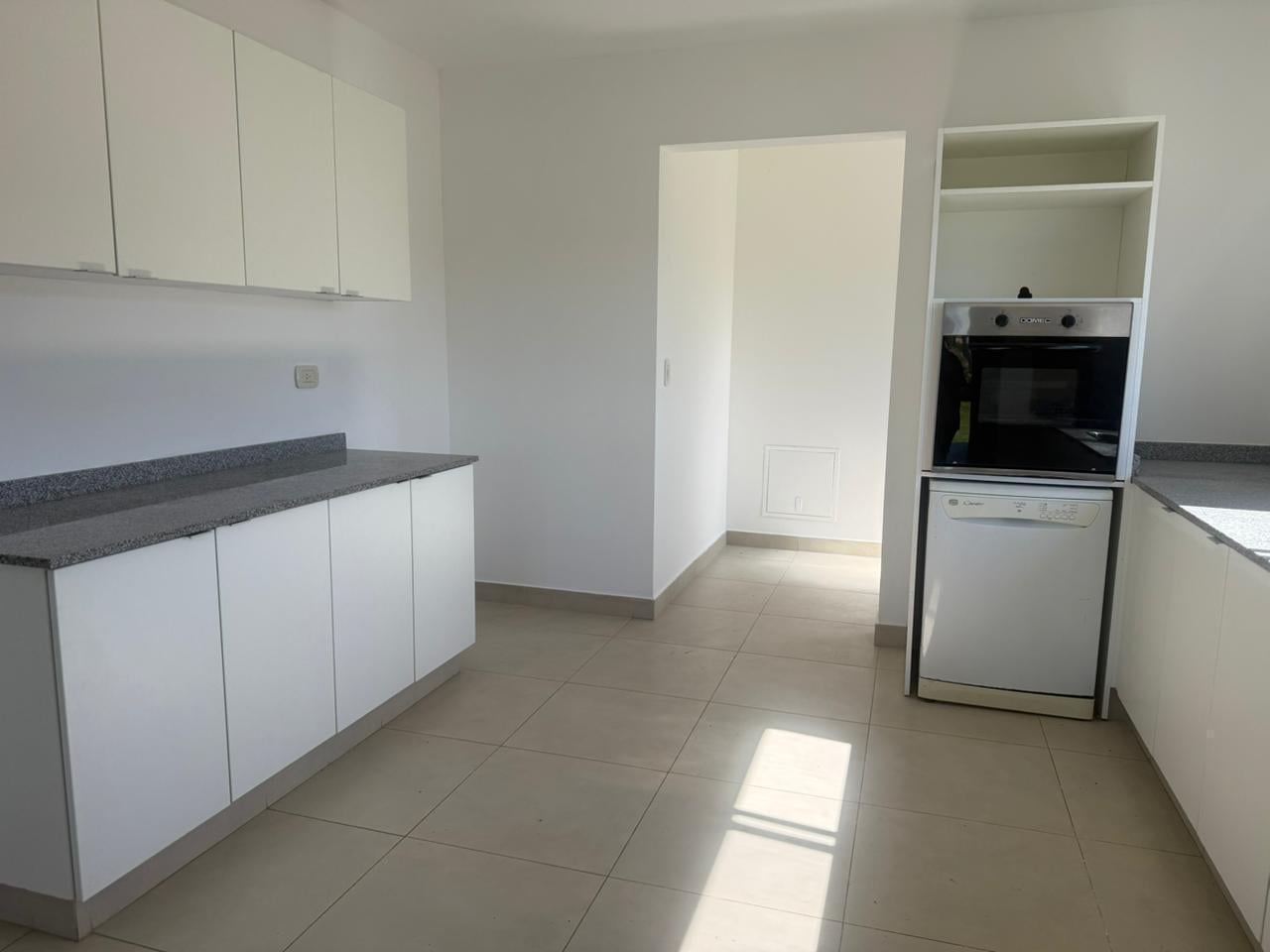 Foto de Casa en venta / alquiler una planta 3 dormitorios Jardín lote interno Puertos Vistas / Escobar, imagen 2