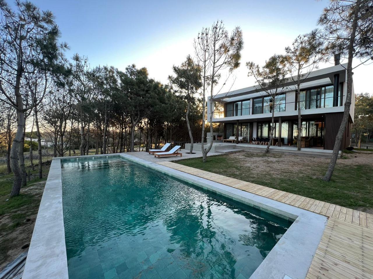 CASA  EN VENTA  6 DORMITORIOS COSTA ESMERALDA MARÍTIMO II