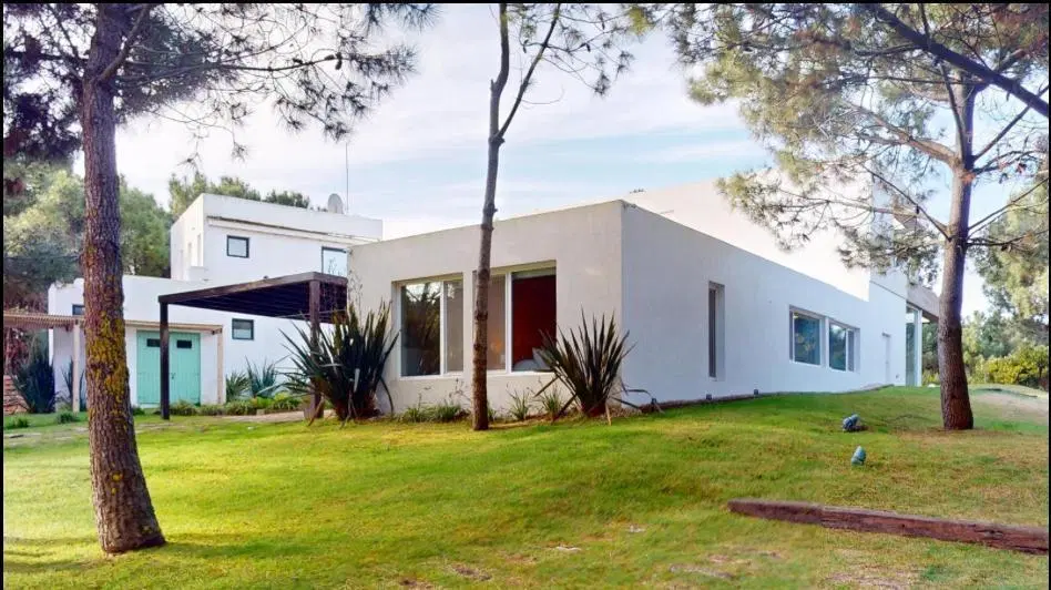 CASA EN VENTA 4 Dormitorios pileta COSTA ESMERALDA RESIDENCIAL I 5