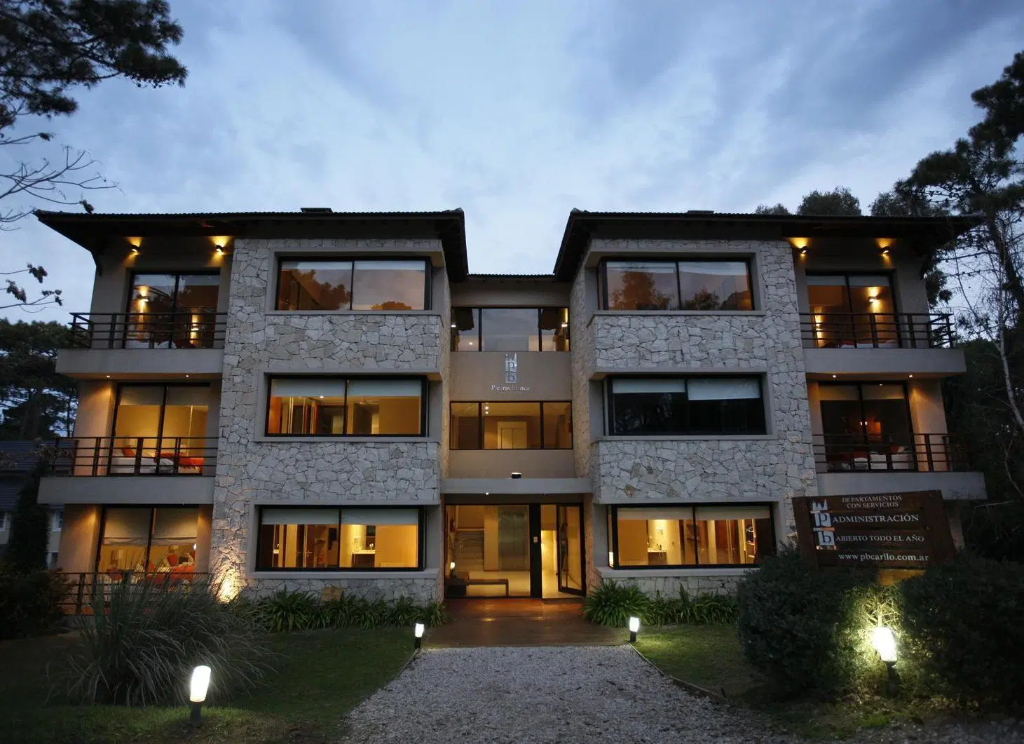 DEPARTAMENTO EN VENTA 3 AMBIENTES EN COMPLEJO PIEDRAS BLANCAS CARILO 1