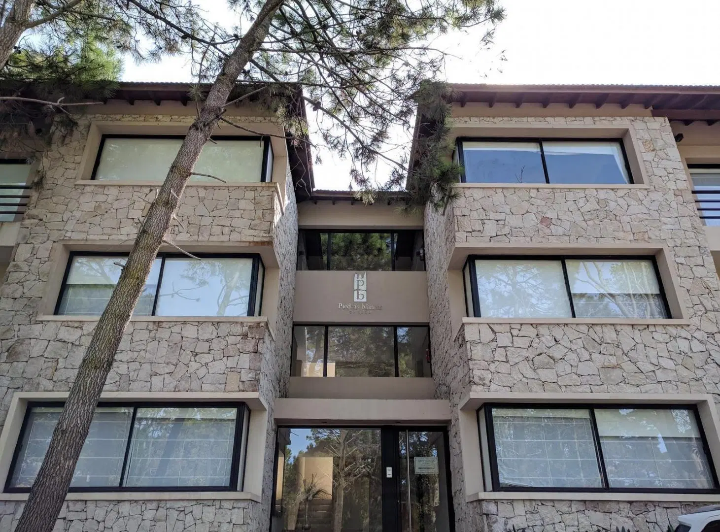 DEPARTAMENTO EN VENTA 3 AMBIENTES EN COMPLEJO PIEDRAS BLANCAS CARILO 3
