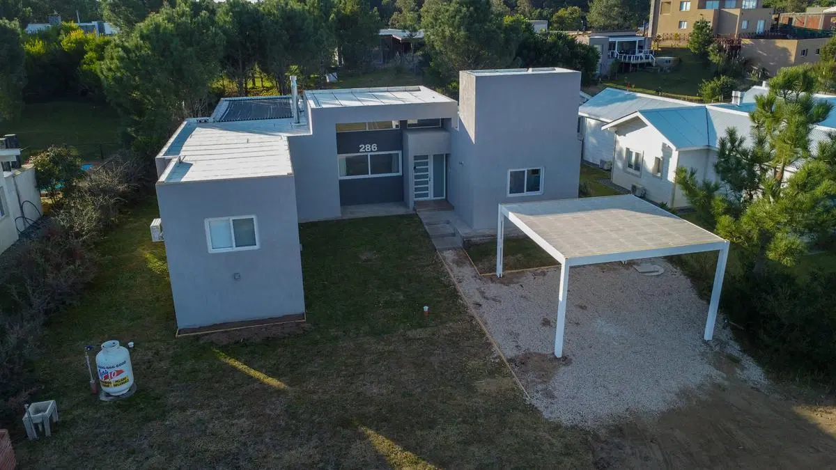 Casa en alquiler Temporada Verano 2027 4 dormitorios Pileta Costa Esmeralda Deportiva 1 4
