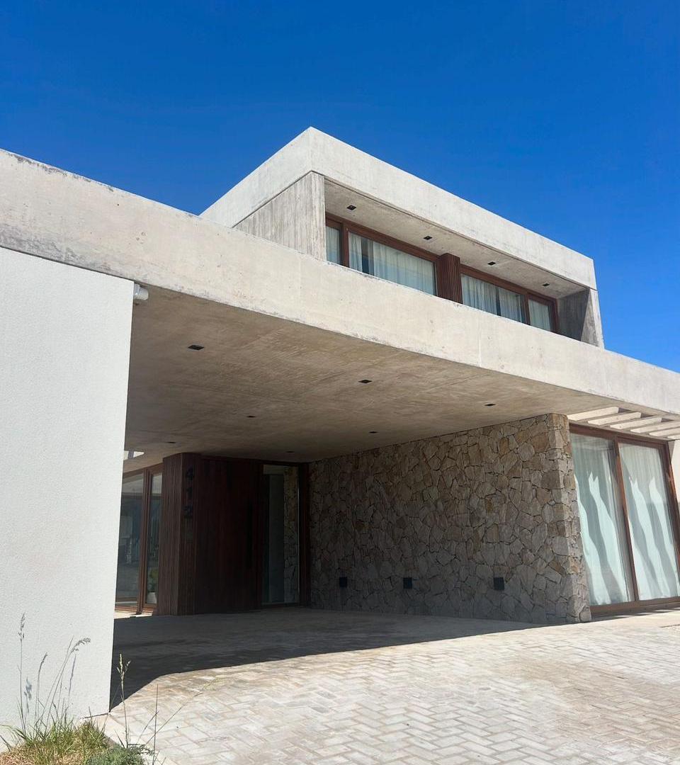 Foto de Casa en Alquiler Temporada Enero Febrero 2027 4 dormitorios Costa, imagen 1