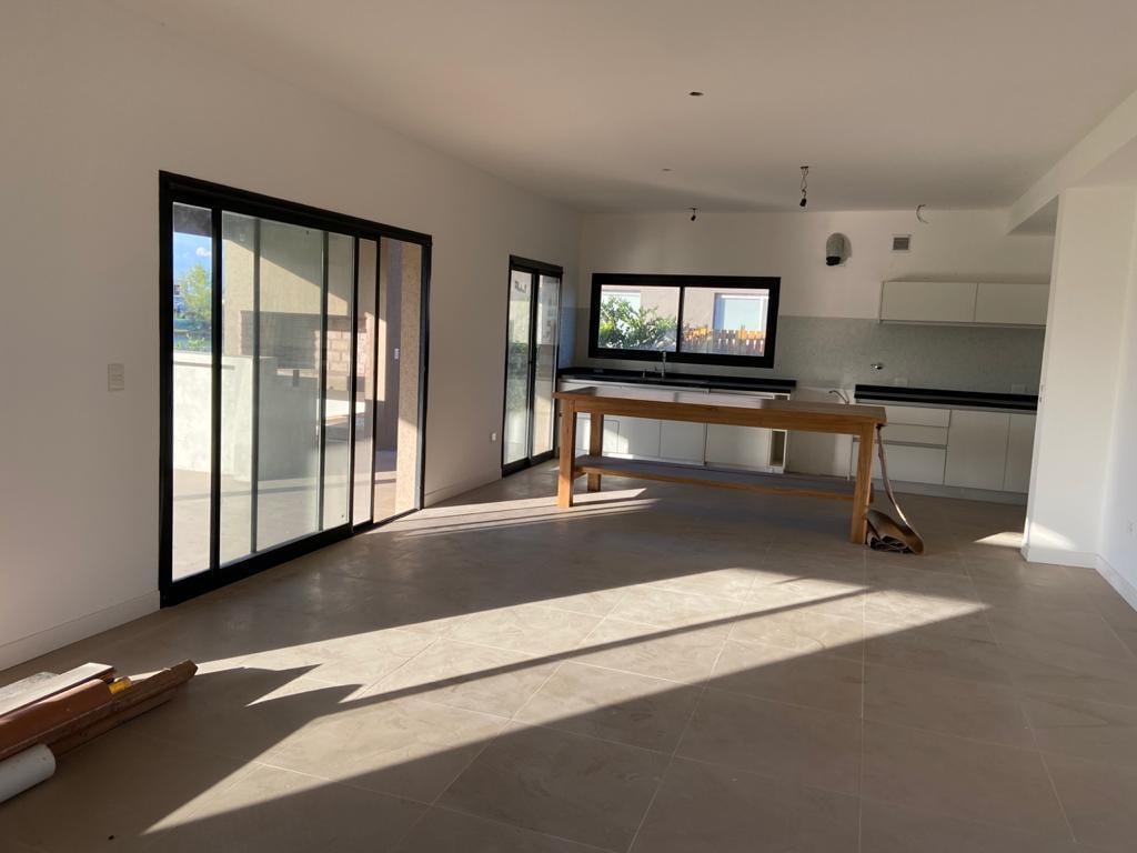 Foto de Casa en Venta y Alquiler 3 Dormitorios El Cantón Norte a la laguna con, imagen 5