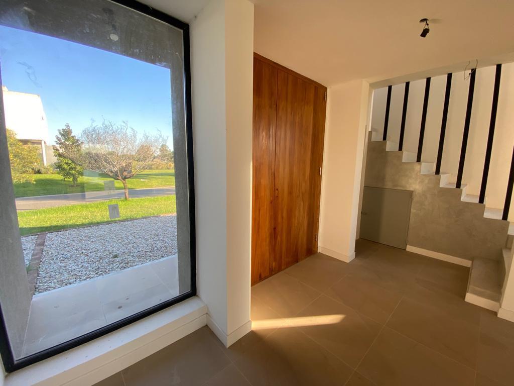 Foto de Casa en Venta y Alquiler 3 Dormitorios El Cantón Norte a la laguna con, imagen 3