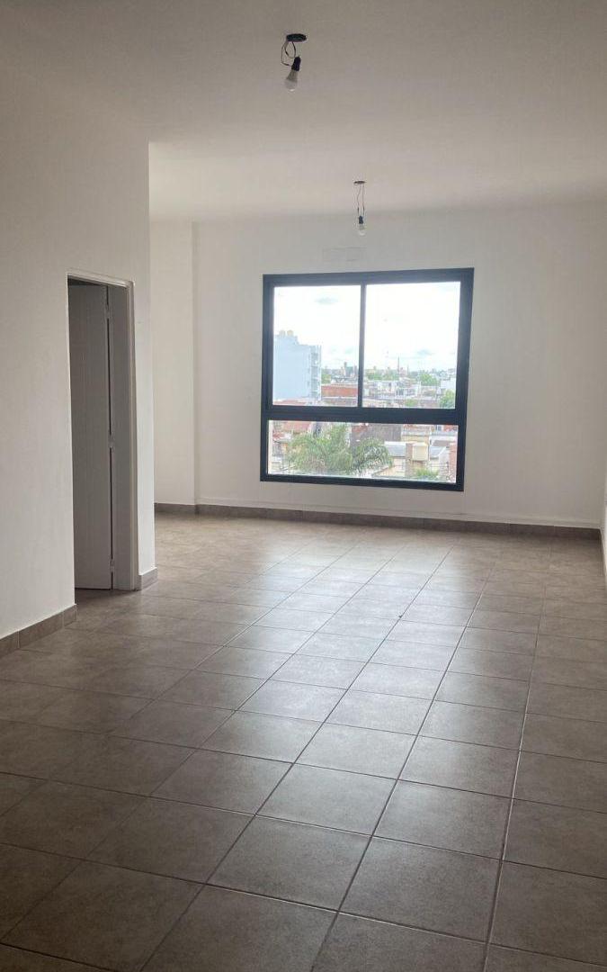 ESPACIOSO MONOAMBIENTE DIVISIBLE EN EDIFICIO DE CATEGORÍA