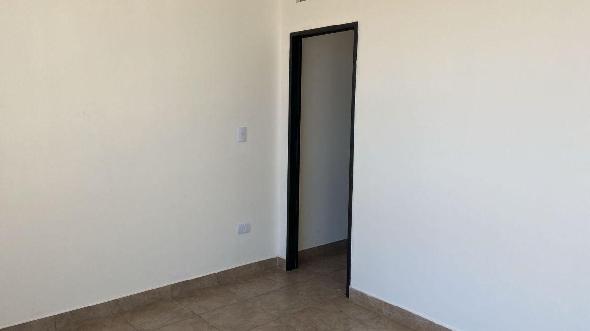 Foto de 2 ambientes de 42 m² con amplio placard en edificio de categoría, imagen 5