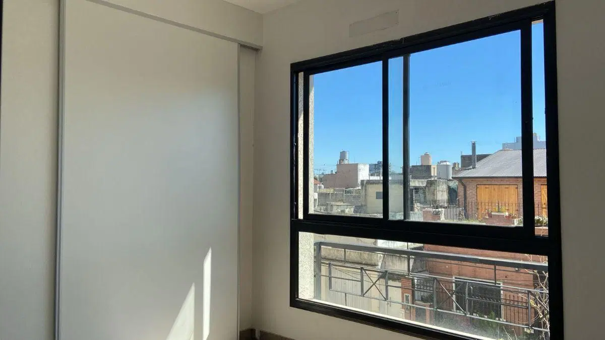 2 ambientes de 42 m² con amplio placard en edificio de categoría 3