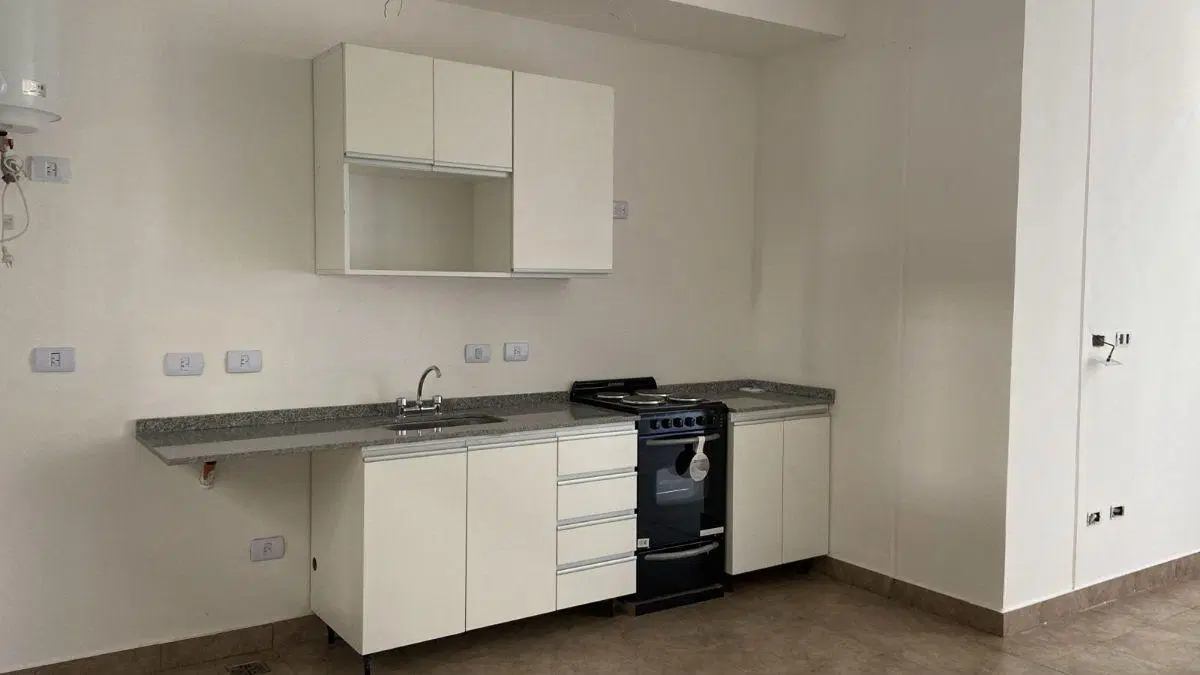 2 ambientes de 42 m² con amplio placard en edificio de categoría 1