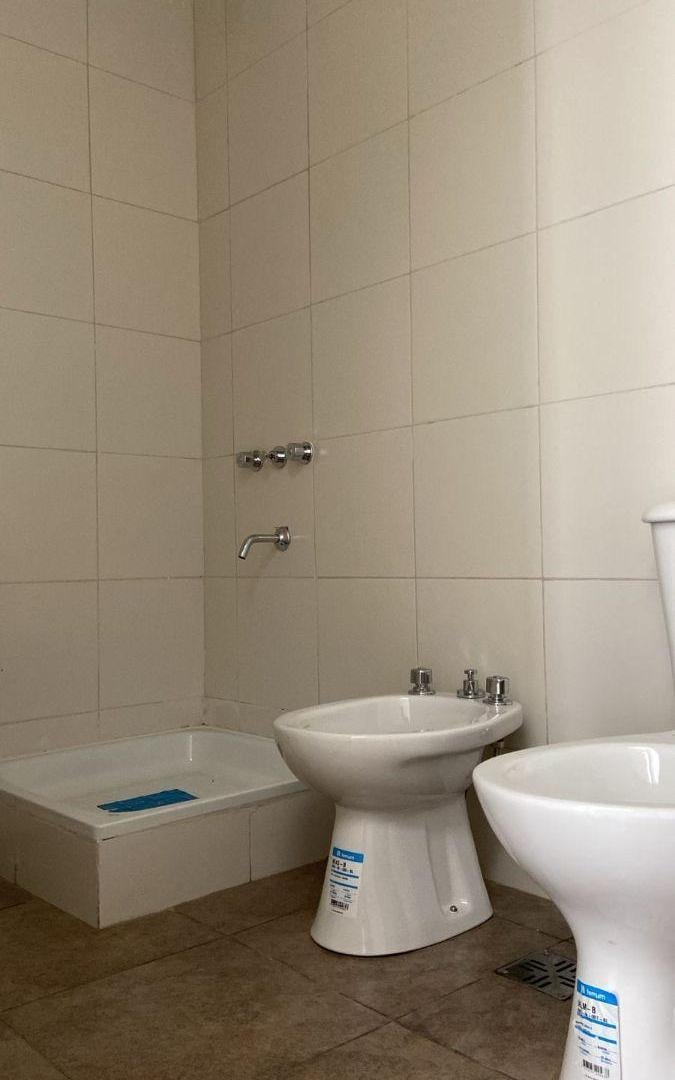 Foto de 2 ambientes de 42 m² con amplio placard en edificio de categoría, imagen 4