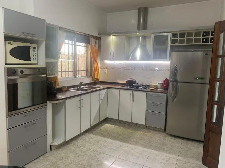 CASA CON FONDO Y PILETA!! 1