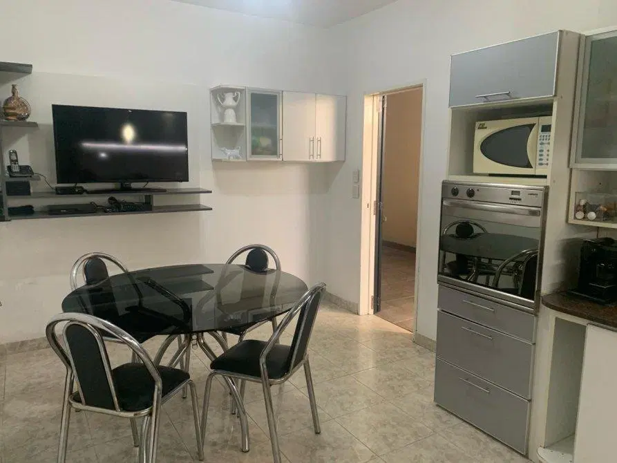 CASA CON FONDO Y PILETA!! 3