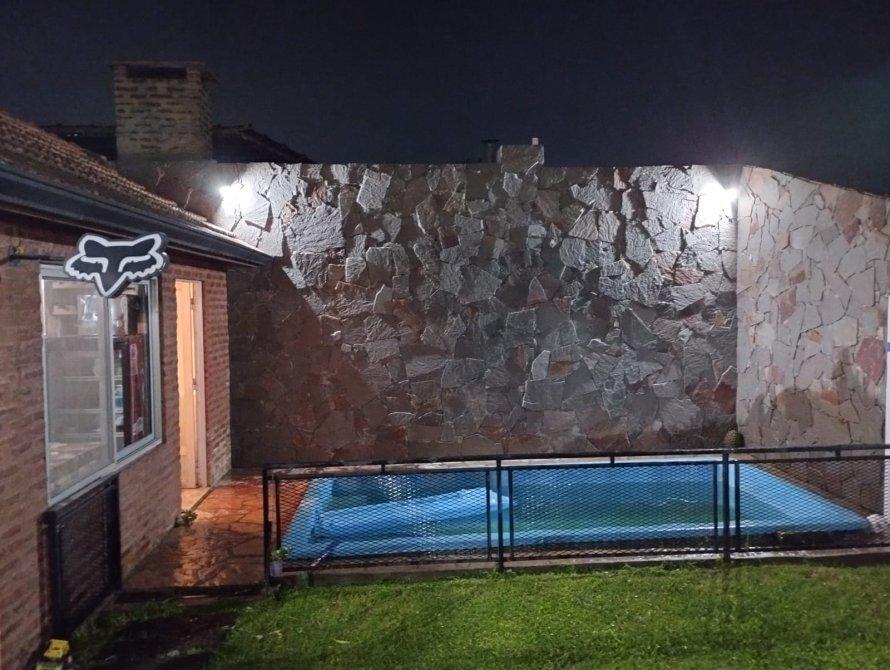 CASA CON FONDO Y PILETA!!