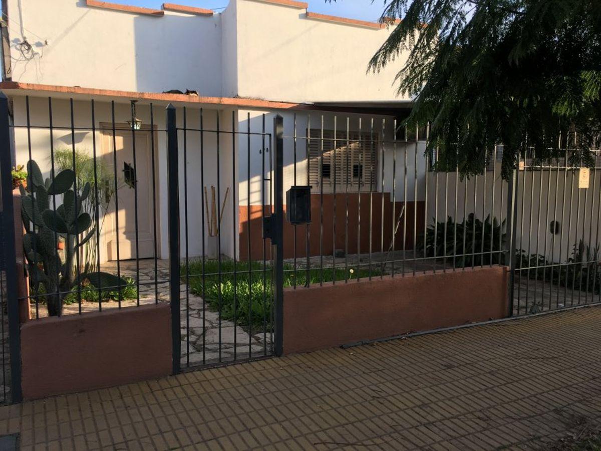 4 AMBIENTES CON PATIO