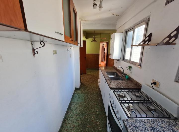 Departamento 4 ambientes con balcon y toilett en alquiler en Almagro 5