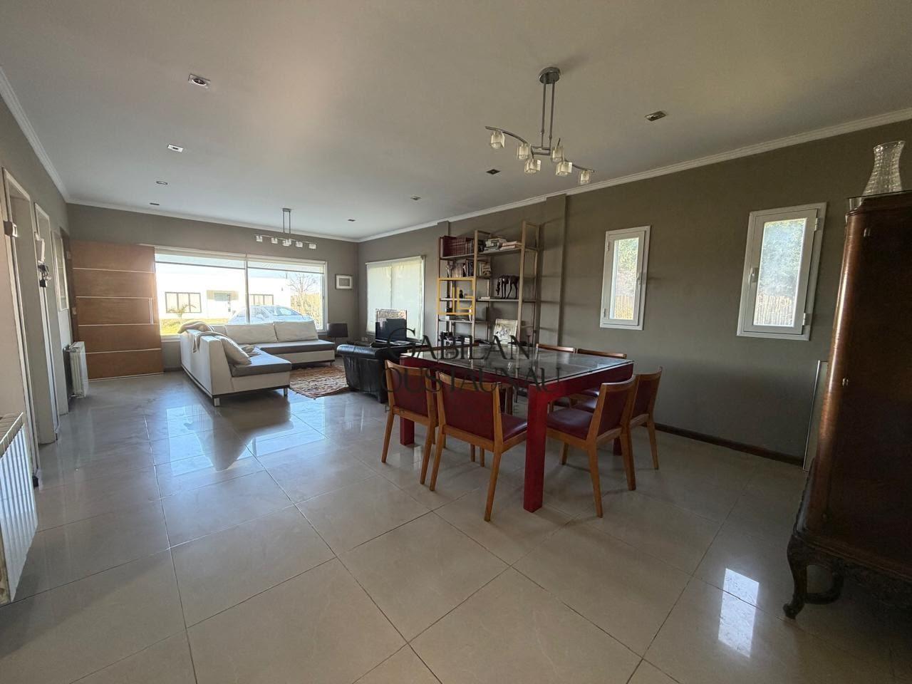 Foto de Casa de 5 dormitorios con quincho y amplio parque – Barrancas de San, imagen 2