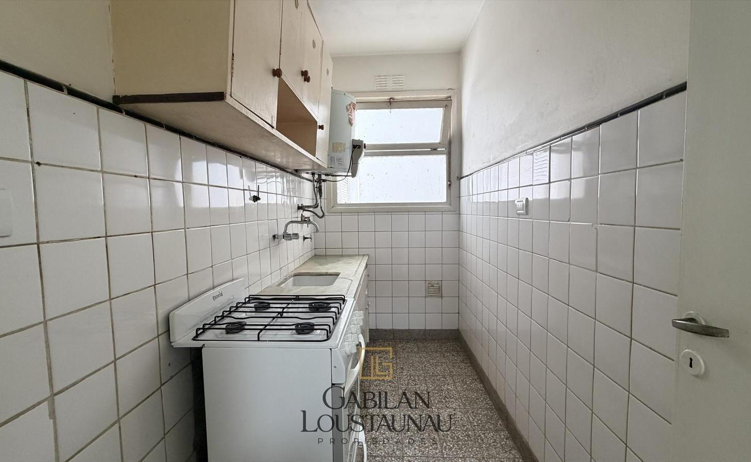 Foto de 1 ambienta , lateral con balcón, buen estado, imagen 5