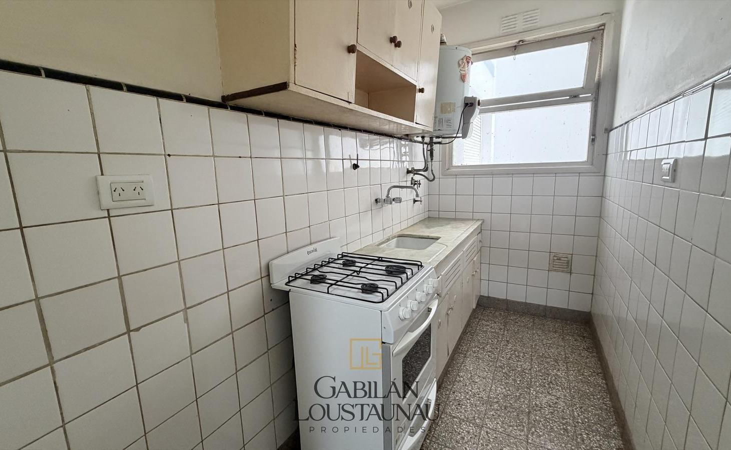 Foto de 1 ambienta , lateral con balcón, buen estado, imagen 4