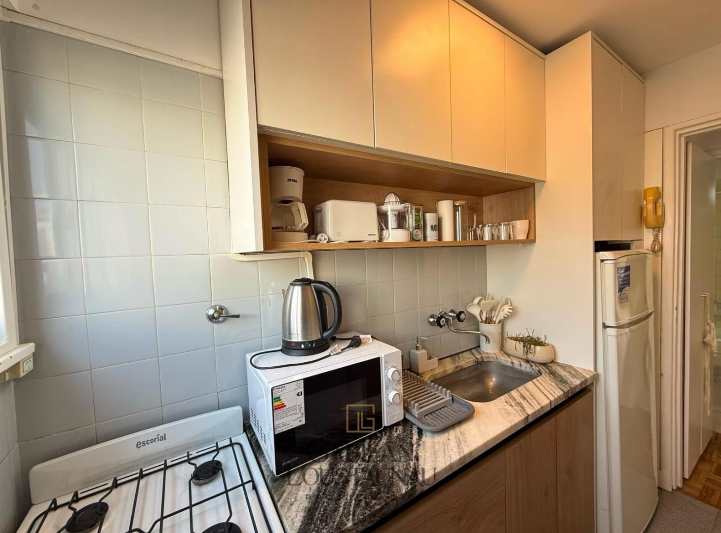 Foto de Monoambiente amoblado con balcón y vista abierta – Zona Güemes, imagen 4