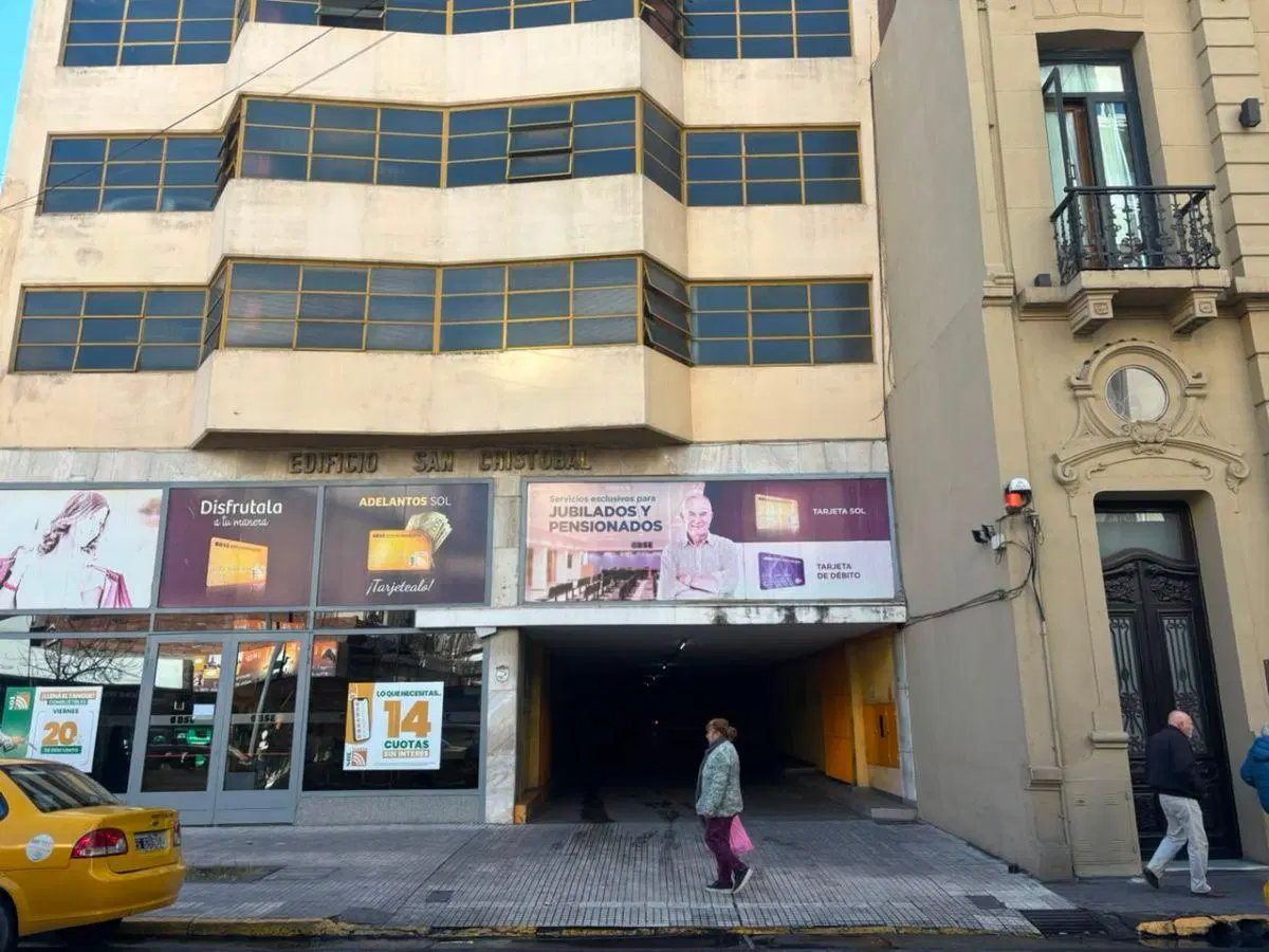 Vendo Cochera Céntrica - Zona Bancaria - Excelente ubicación y Acceso 2