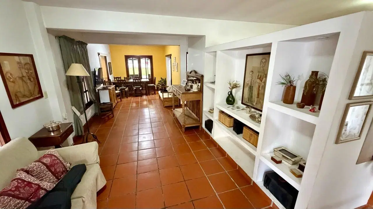 Casa en venta en Grand Bourg – 3 dormitorios con pileta y quincho 4