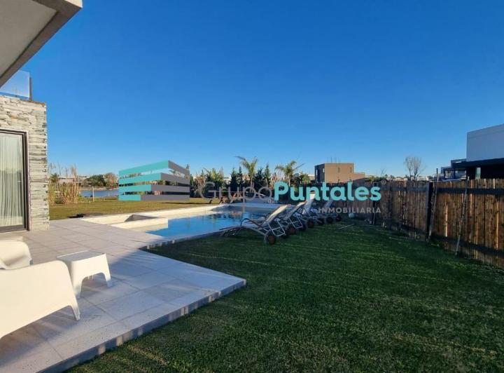 Casa en Lagos de Canning con 4 dormitorios sobre gran lote de 940 m2 5