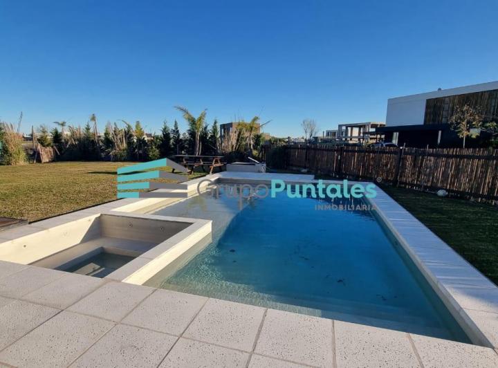Casa en Lagos de Canning con 4 dormitorios sobre gran lote de 940 m2 4
