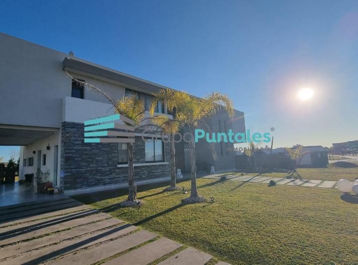 Casa en Lagos de Canning con 4 dormitorios sobre gran lote de 940 m2 3