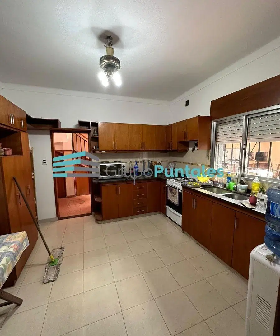 Local en Esquina y Casa 200 m2 con Escritura en Monte Grande frente a Colegio San Marcos 5
