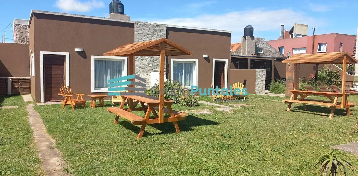 Complejo turistico con 2 cabañas de 3 ambientes mas 2 Monoambientes en Camet Norte a mts del mar 4