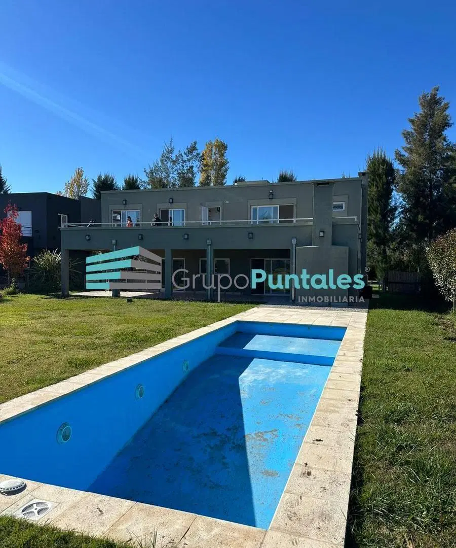 Casa en El Principado con 4 dormitorios y playroom con fondo a laguna. Alquiler o Venta 2