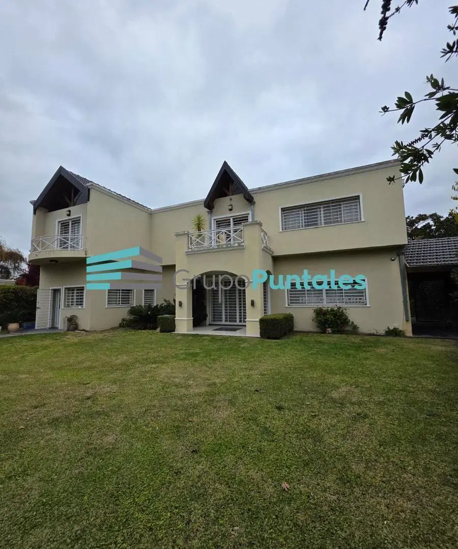 Casa con 4 dormitorios y gran parque en El Trébol Ezeiza sobre lote de 20 x 80 metros apta credito 8