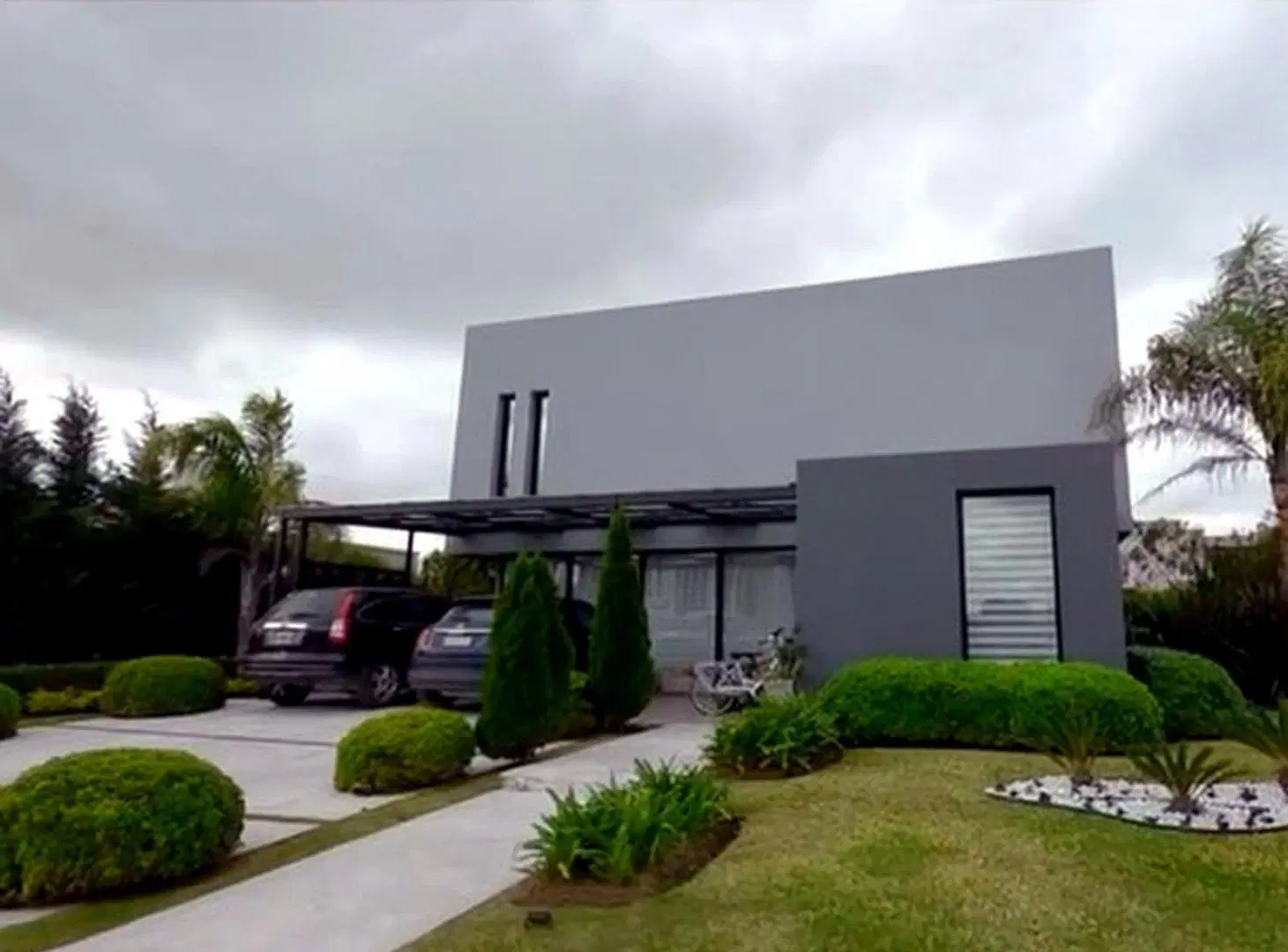 Casa con 3 dormitorios y 300 m2 en Barrio Lagos de Canning sobre lote de 750 m2 1